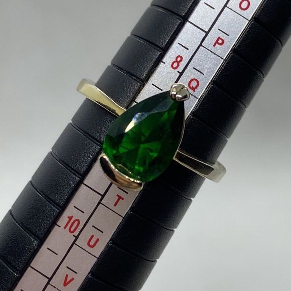 💛 Gold Plated Green Tear Drop CZ Ring - Picture 2 of 5
